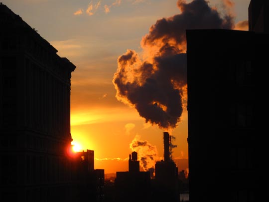  MIKEL URMENETA _ amanece con luz de atardecer nuclear 